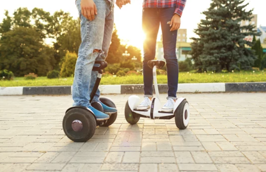 Trottinettes et vélos électriques